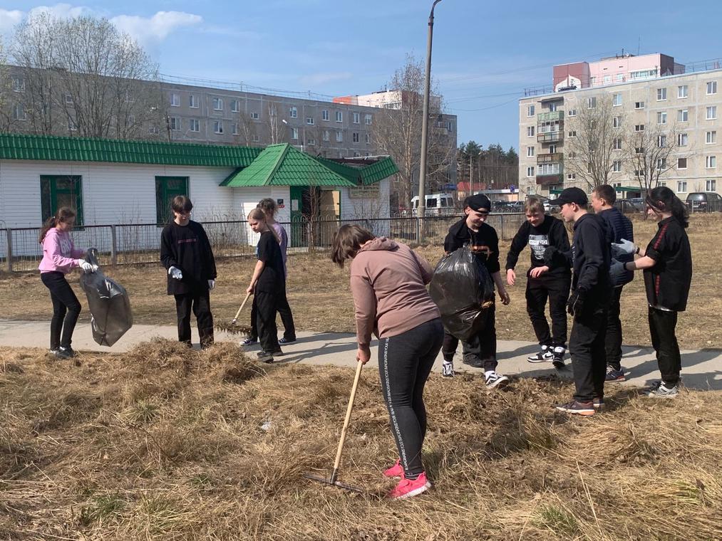 Традиционный весенний субботник.